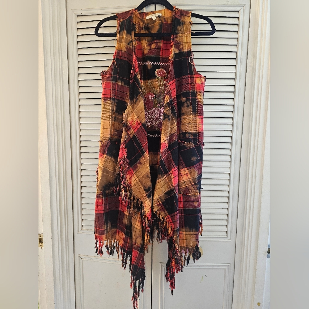 ANDREE BY UNIT Vibrant Plaid Vest